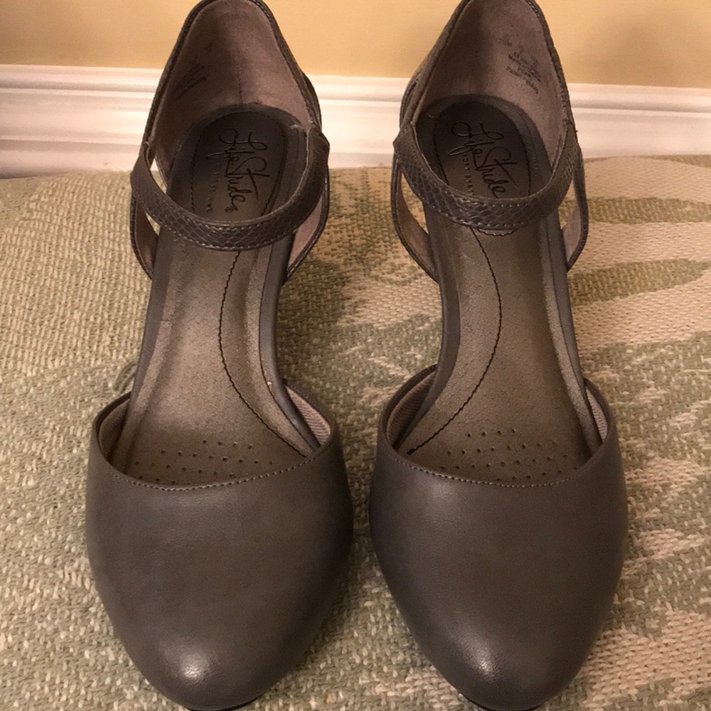 Gray heels